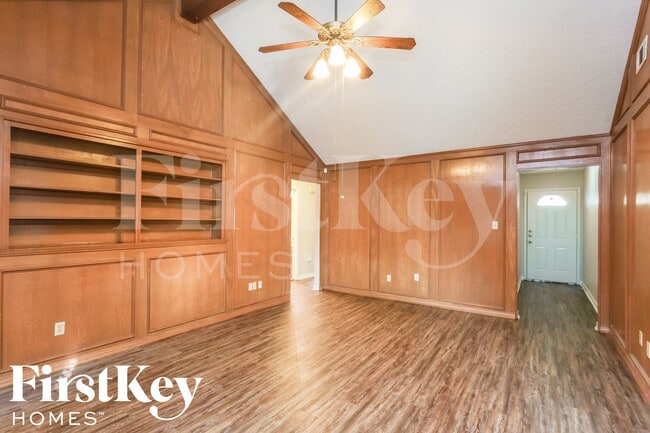 Foto del edificio - 2104 Homecraft Dr