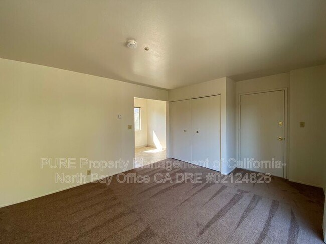 Building Photo - 713 Cherry St