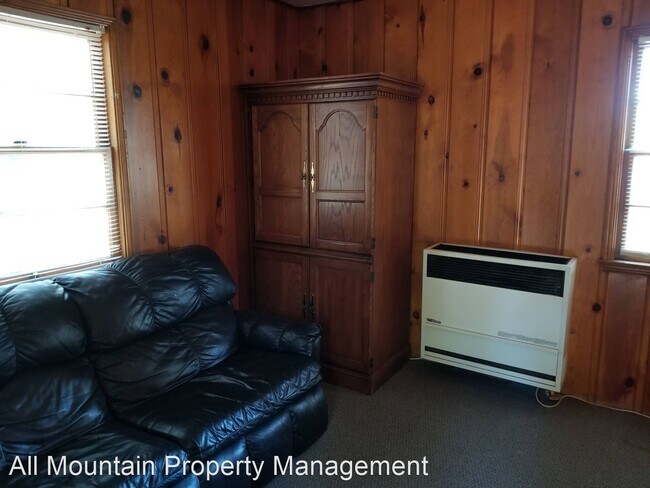 Foto del edificio - 39981 Hillcrest Dr