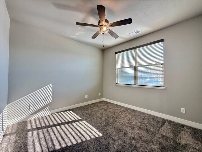 Foto del edificio - 687 Eadin Ln