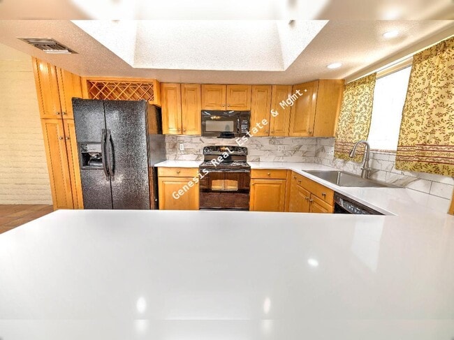 Building Photo - 4741 Calle Elegante