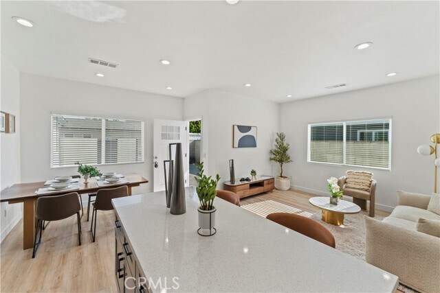Foto del edificio - 424 W Wilshire Ave