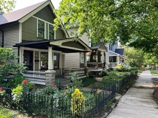 Foto del edificio - 1872 W 47th St