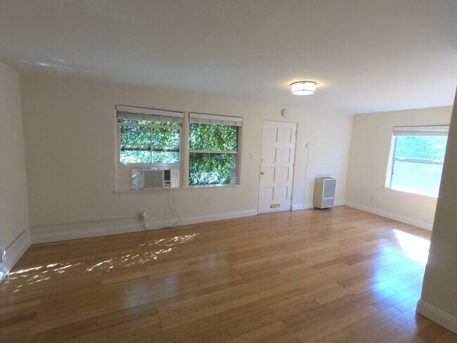 Building Photo - 409 S Coronado St