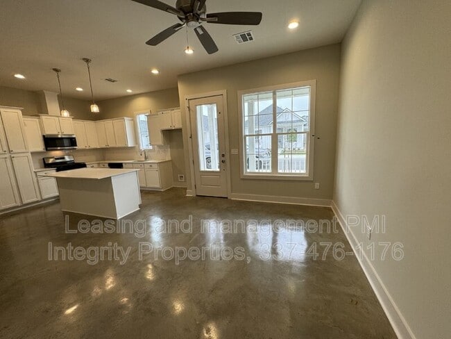Building Photo - 106 Satsuma Dr