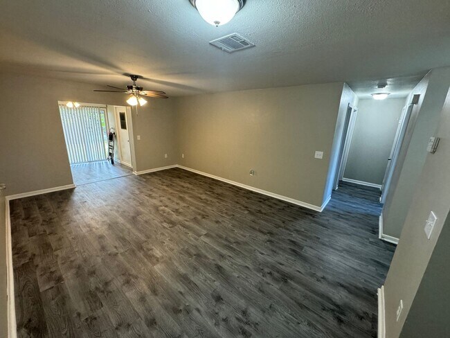 Foto del edificio - 1514 Clearlake Rd