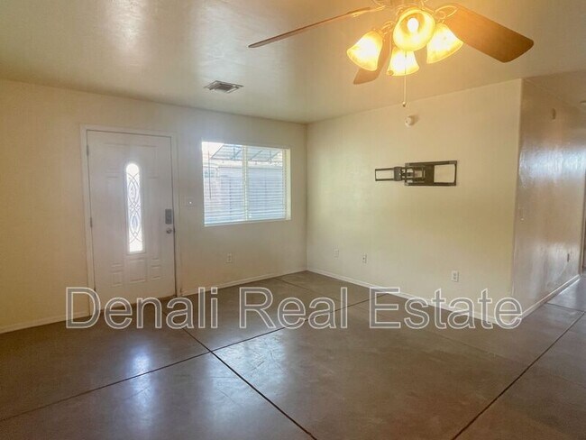 Foto del edificio - 2537 E Glenn St