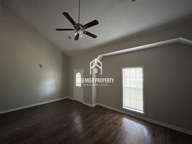 Foto del edificio - 6906 Maury Dr