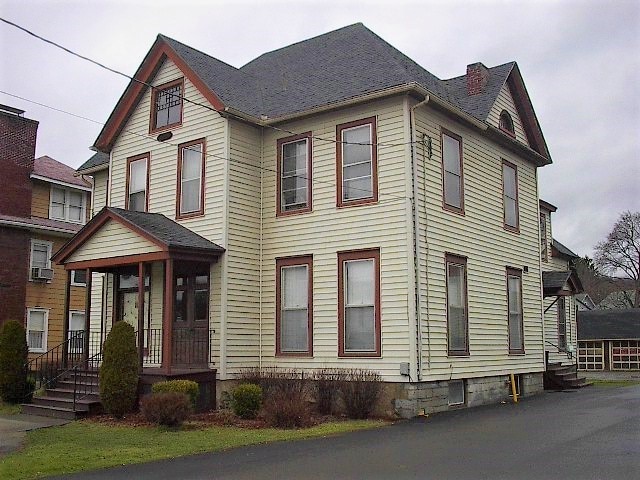 Building Photo - 363 Main St