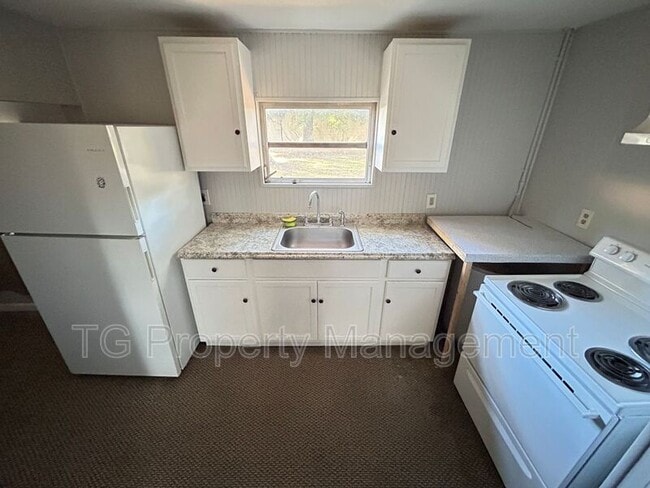 Building Photo - 5691 Akra Ave