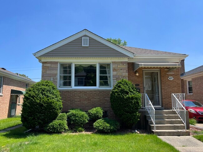 Building Photo - 4031 Custer Ave