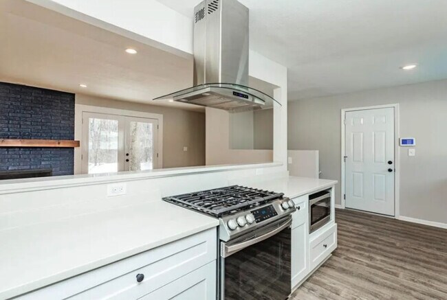 Building Photo - 2162 Aztec Ln