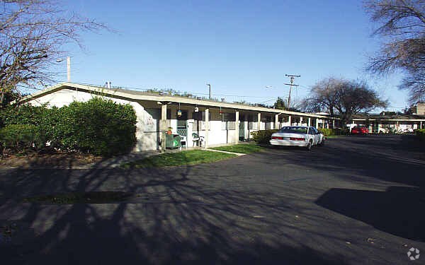 Building Photo - 1406 Woolner Ave
