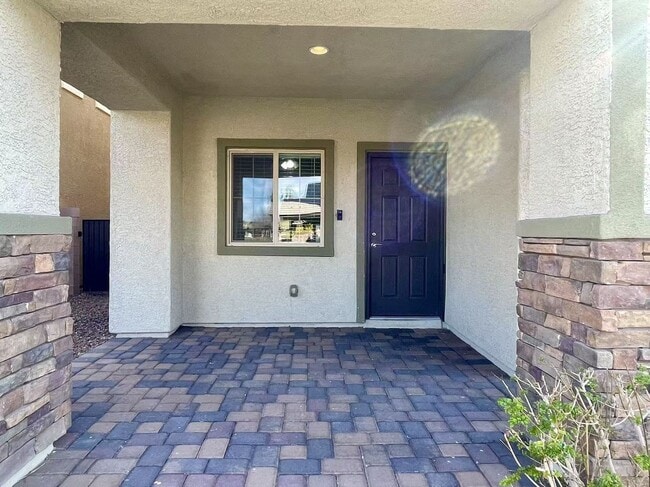 Building Photo - This stunning single-family house with 4 b...