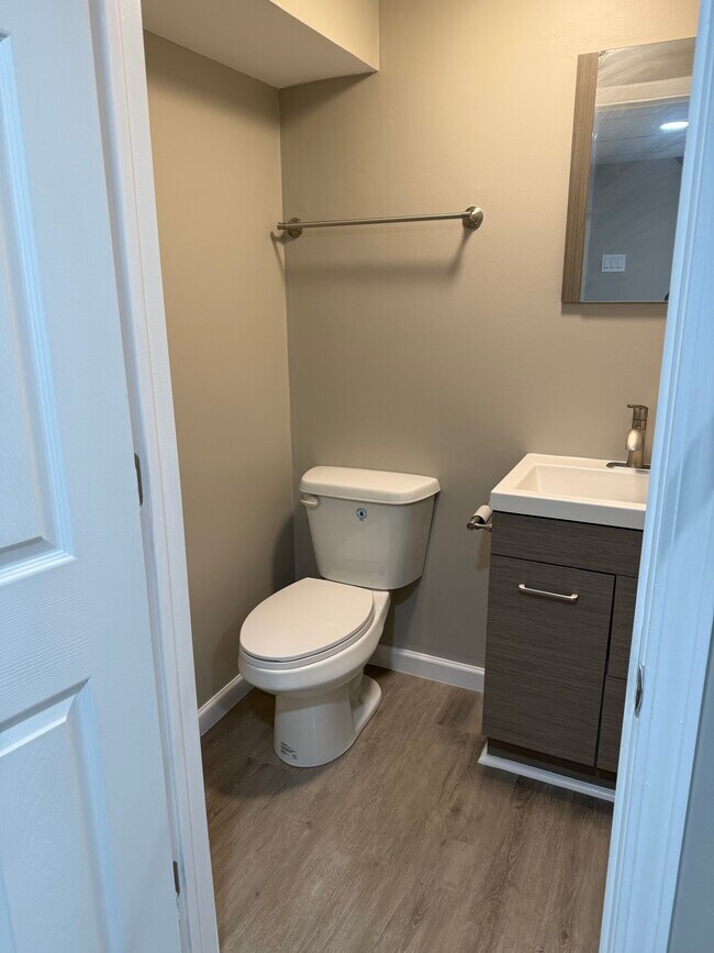 Foto del edificio - 7806 Barkwood Dr