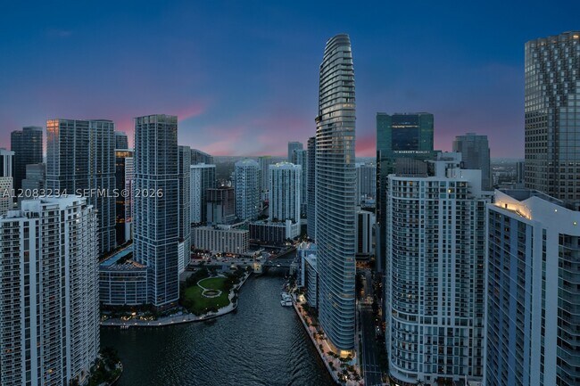 Foto del edificio - 300 Biscayne Blvd