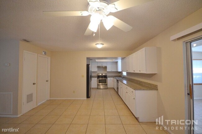 Building Photo - 805 Centerwood Ct