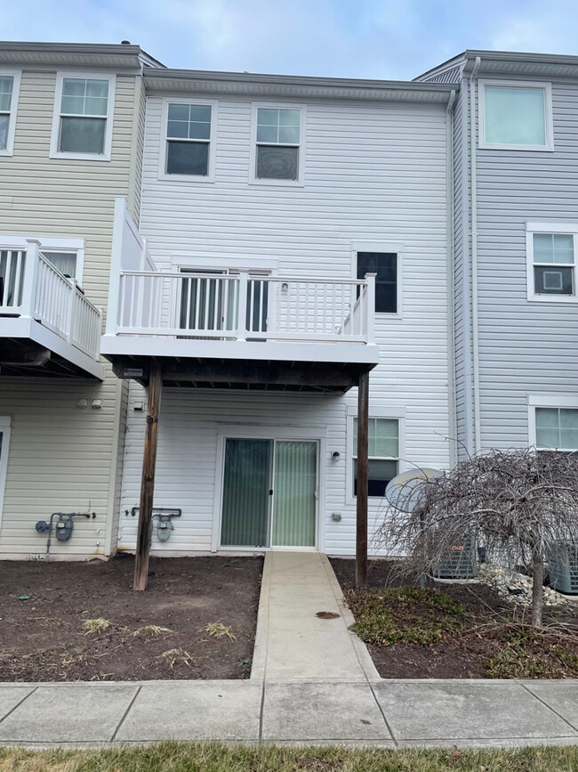 Building Photo - 321 Shipyard Dr