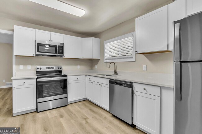 Foto del edificio - 3507 Hyland Dr
