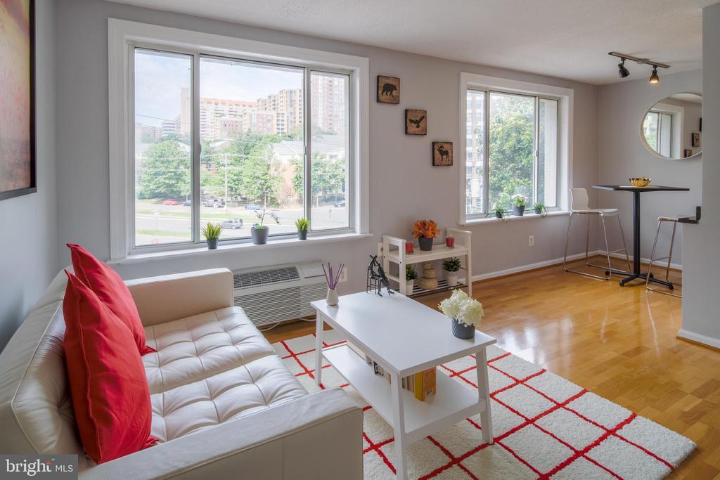 Foto principal - 1730 Arlington Blvd