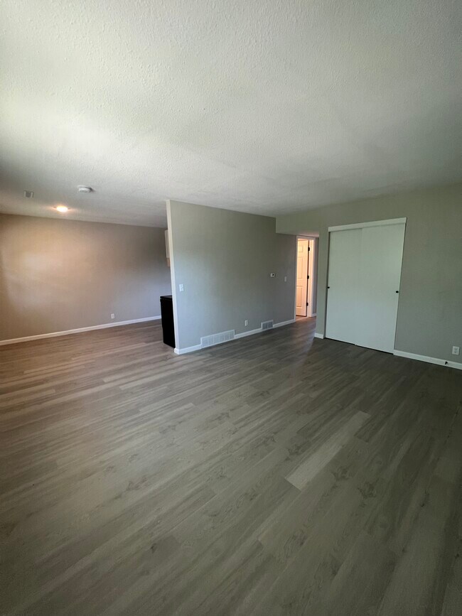 Foto del edificio - 3410 Heatherton Dr