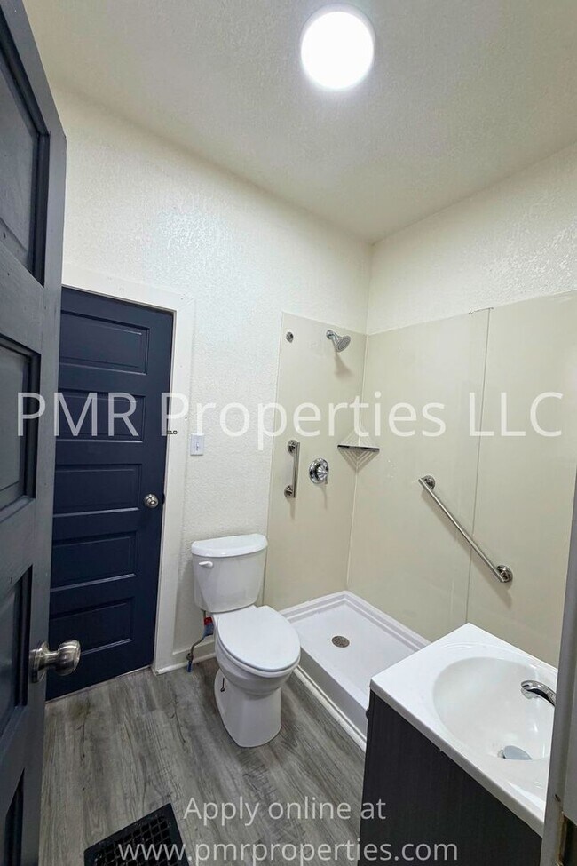 Foto del edificio - 2 Bedroom/ 1 Bathroom House
