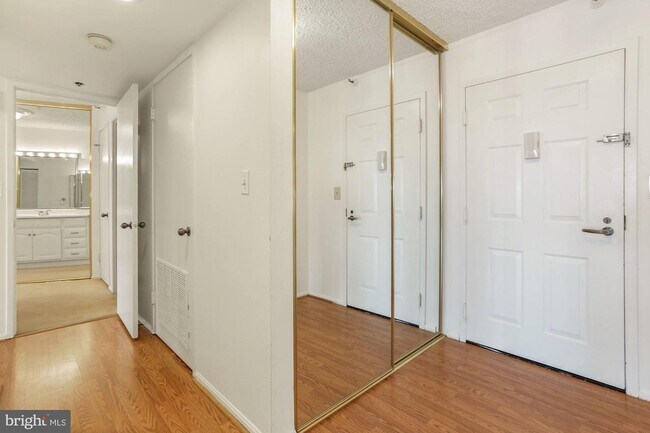 Foto del edificio - 1600 N Oak St