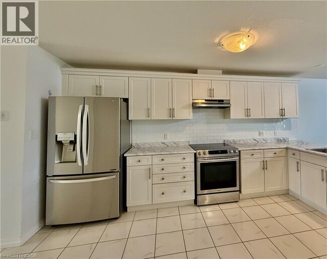 Building Photo - 135 Hardcastle Dr