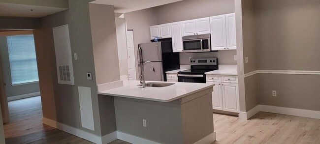 Building Photo - 14353 Fredricksburg Dr