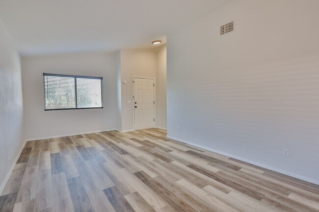 Foto del edificio - 4 Bedroom 2 Bathroom