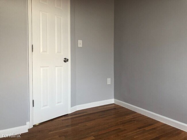 Foto del edificio - 579 Bramhall Ave