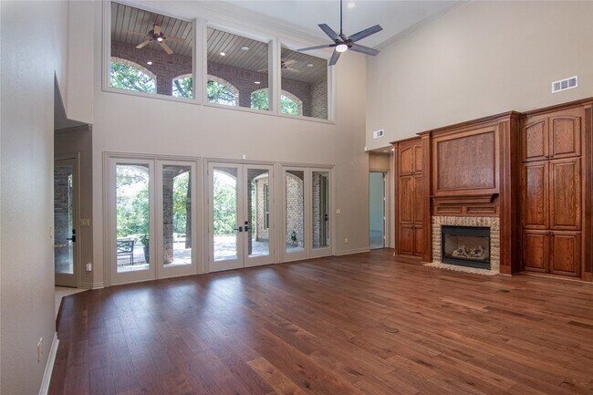 Foto del edificio - 10111 Bluffview Cir