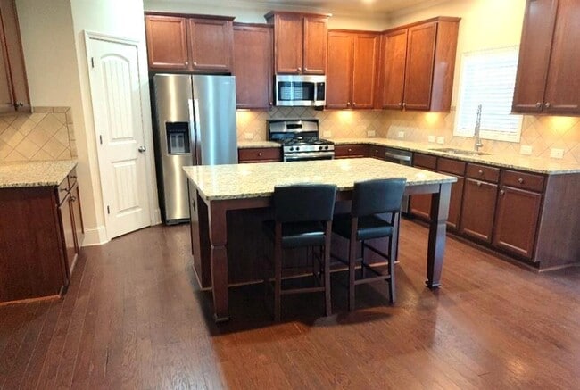 Foto del edificio - 6210 Pine Bluff Dr