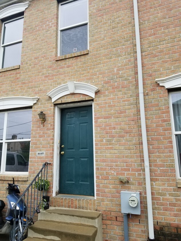 Primary Photo - 1117 E Hewson St