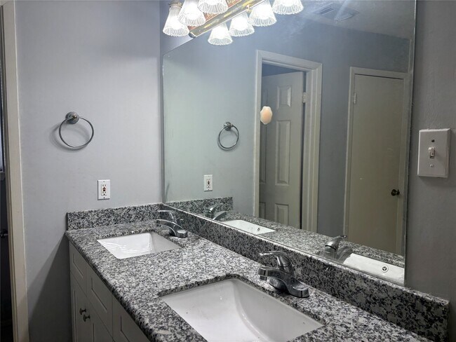 Foto del edificio - 402 Oak Harbor Dr