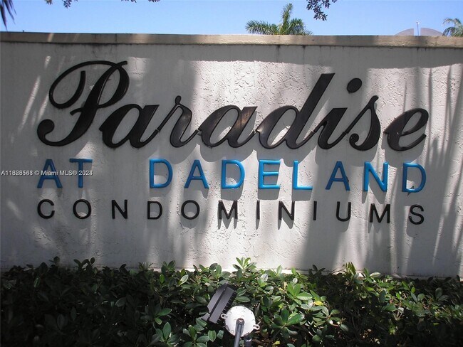 Foto del edificio - 7725 N Kendall Dr