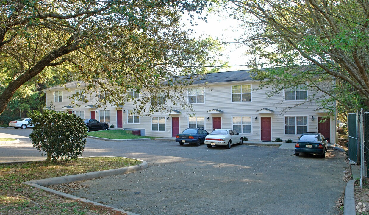 Primary Photo - 827 Richmond St