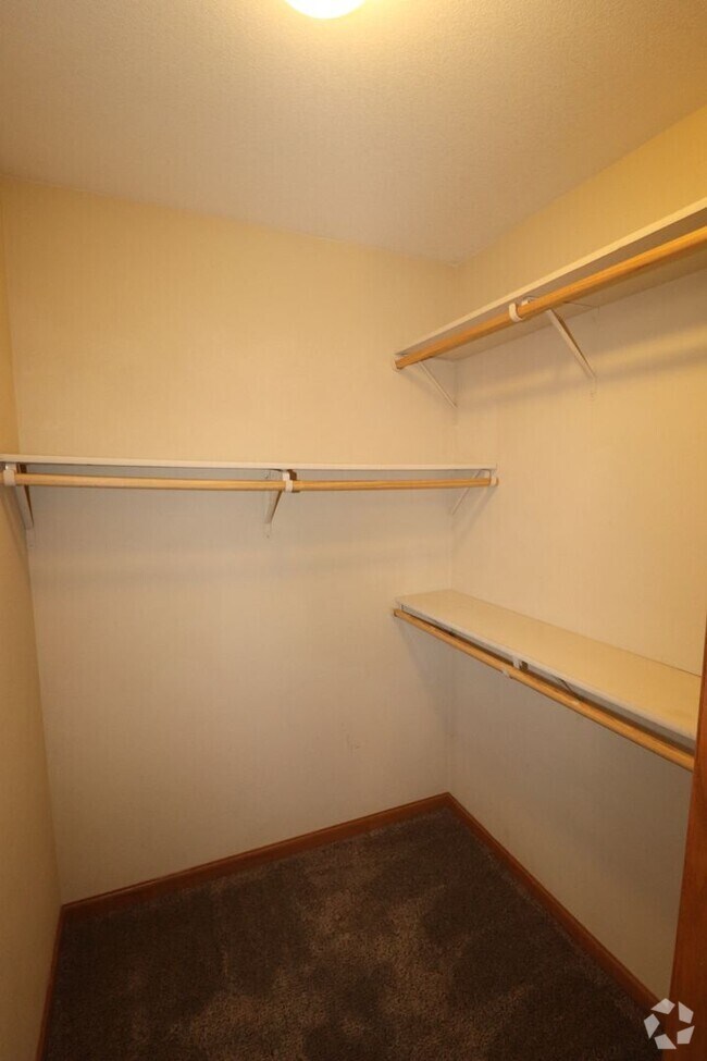 Spring Valley Addition Apartments under 1,500 Junction City, KS 1