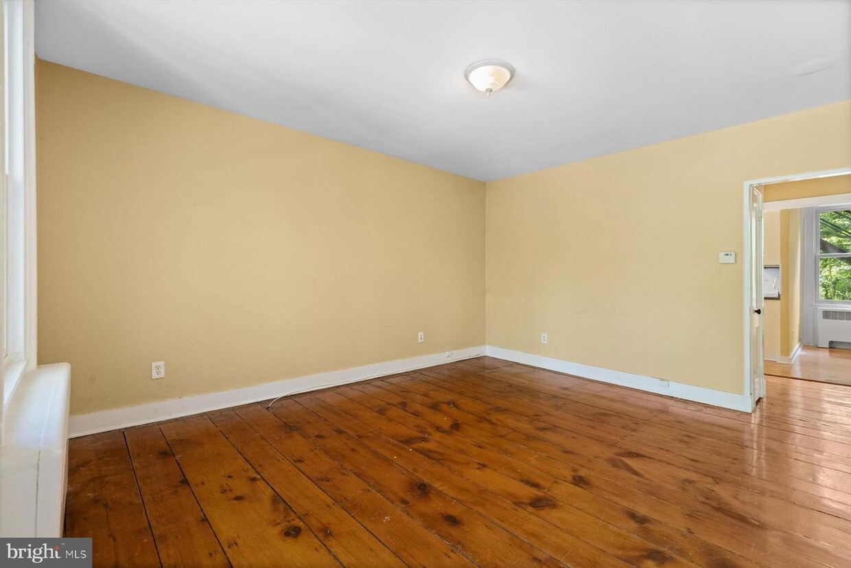 Primary Photo - 5 N Railroad Ave