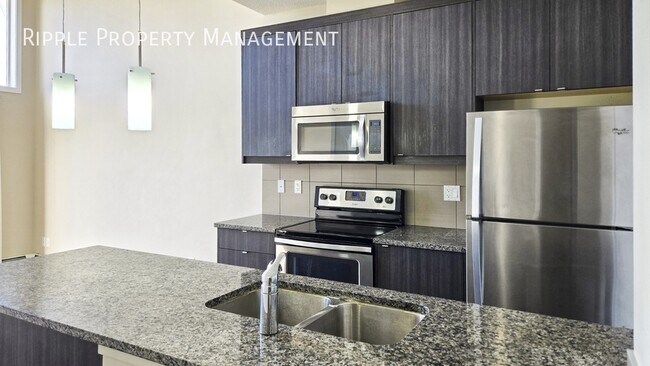 Photo du bâtiment - Fantastic 2 Beds, 1 Baths Apartment/Condo ...