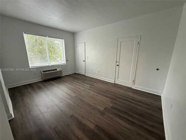 Building Photo - 320 80th St