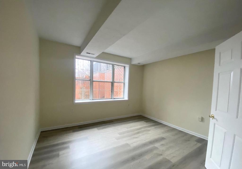 Building Photo - 304 Smith Rd