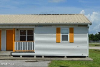 Building Photo - 709 Hwy 90 E