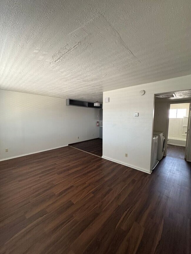 Foto del edificio - 3208 E Almartin St