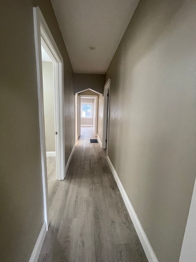 Foto del edificio - Gorgeous 3 Bedroom Home in Alameda.