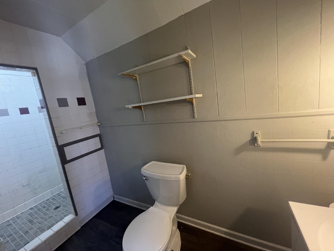Building Photo - 1BR Upper in Wayland