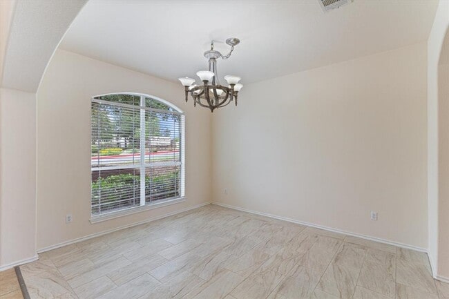 Building Photo - 10 White Magnolia Cir