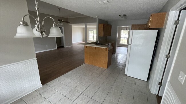 Building Photo - Home For Rent
