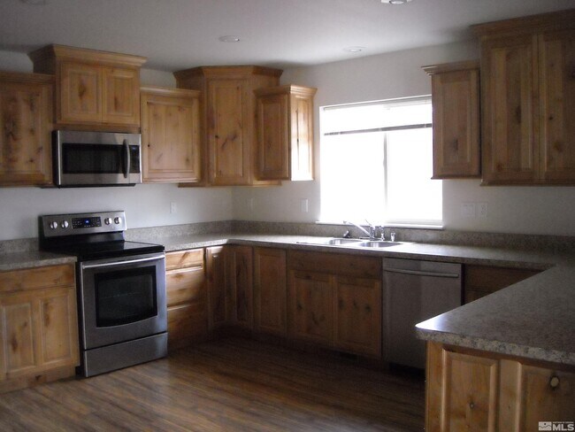Building Photo - 532 Cicada St
