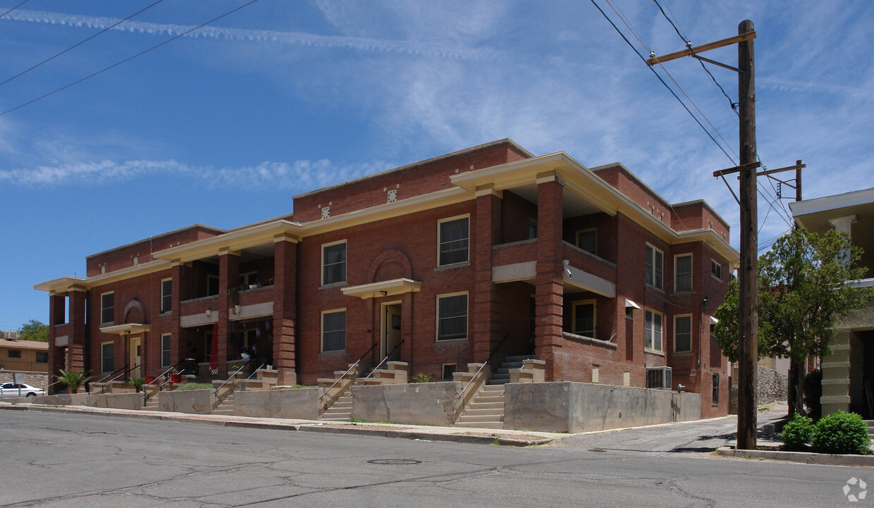 Building Photo - 1114 N Ochoa St